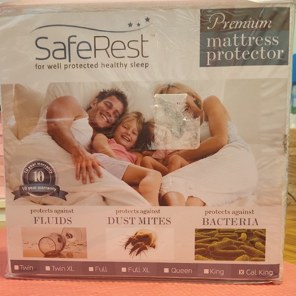 White Mattress Cover with Dust Mite and Fluid Protection - Picture 1 of 2